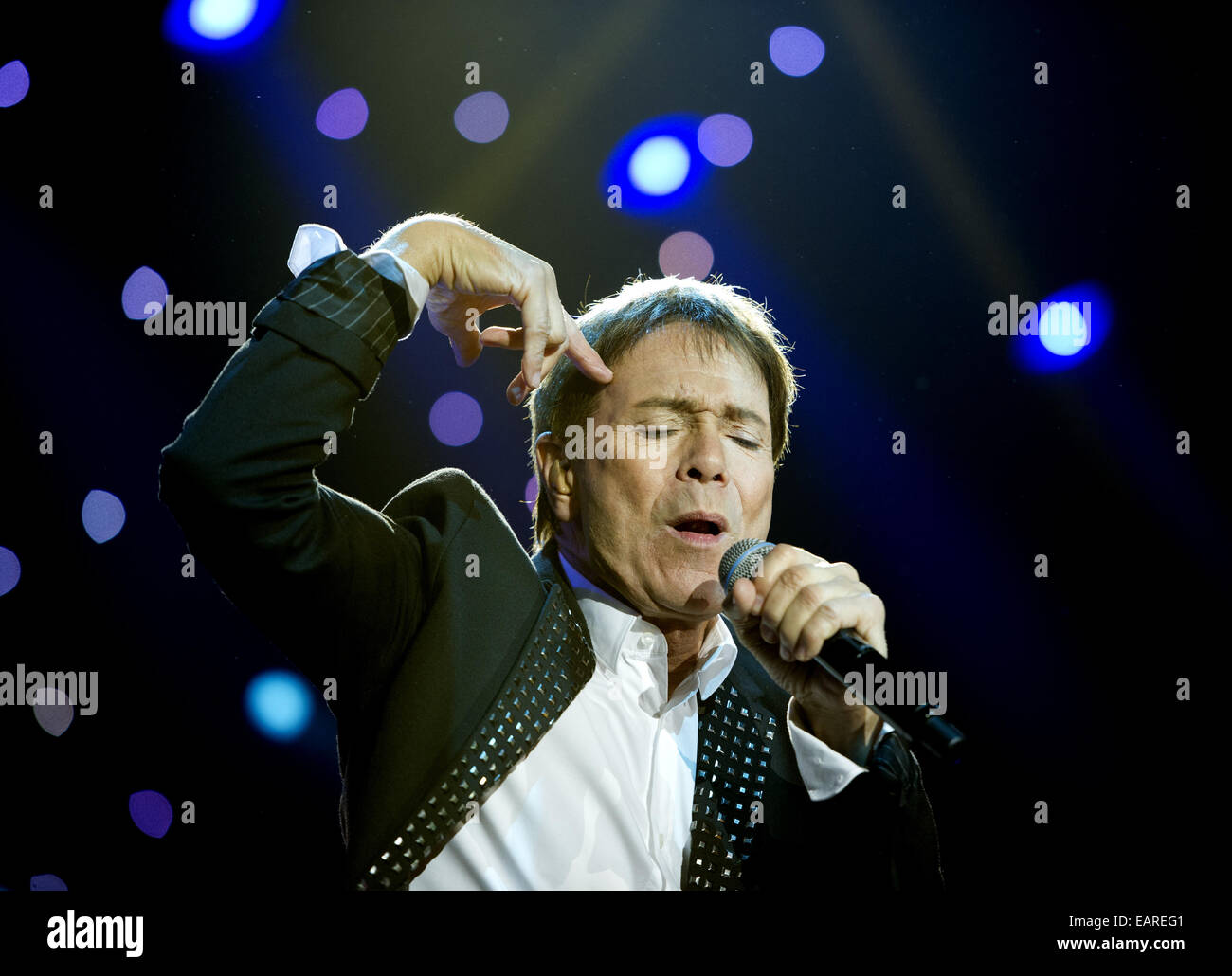 Cliff Richard Performing At The Ziggo Dome During His 'Still Reelin ...