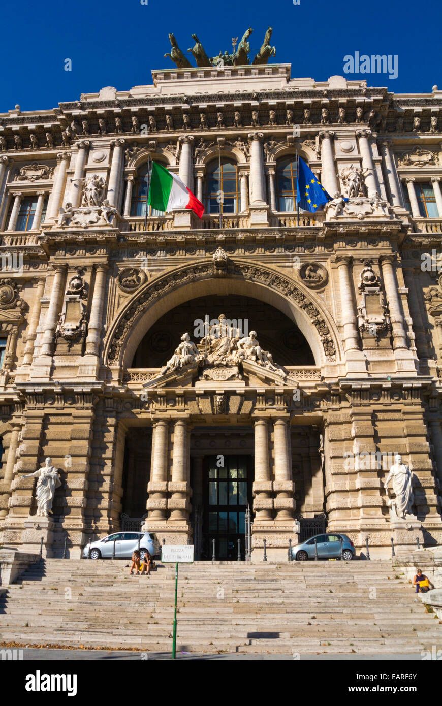 La Salle des Pas-Perdus du palais de Justice après les