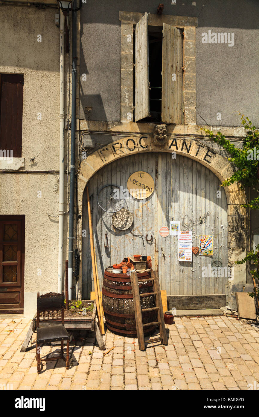 Antique shops in france hires stock photography and images Alamy
