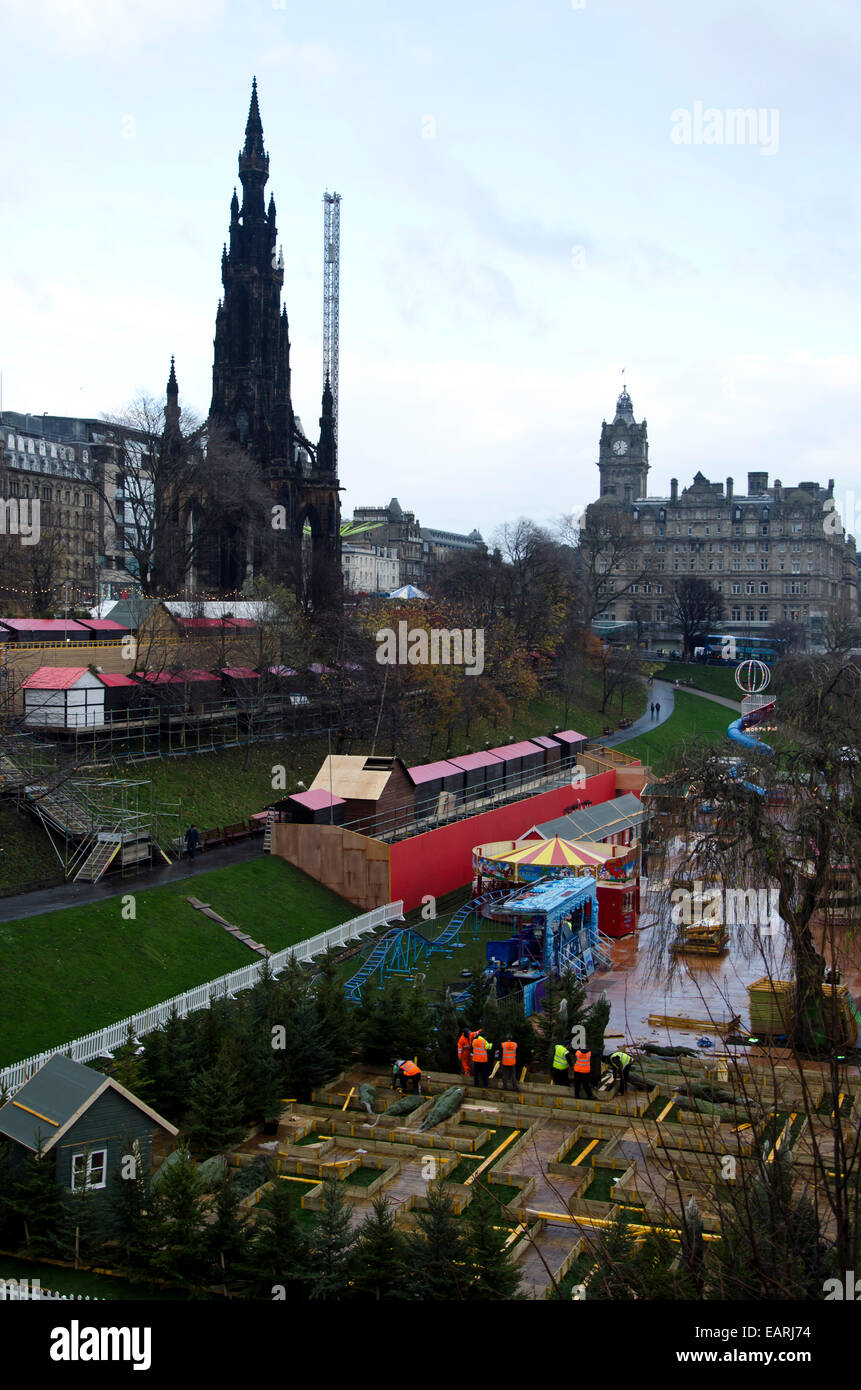 Christmas tree maze hires stock photography and images Alamy