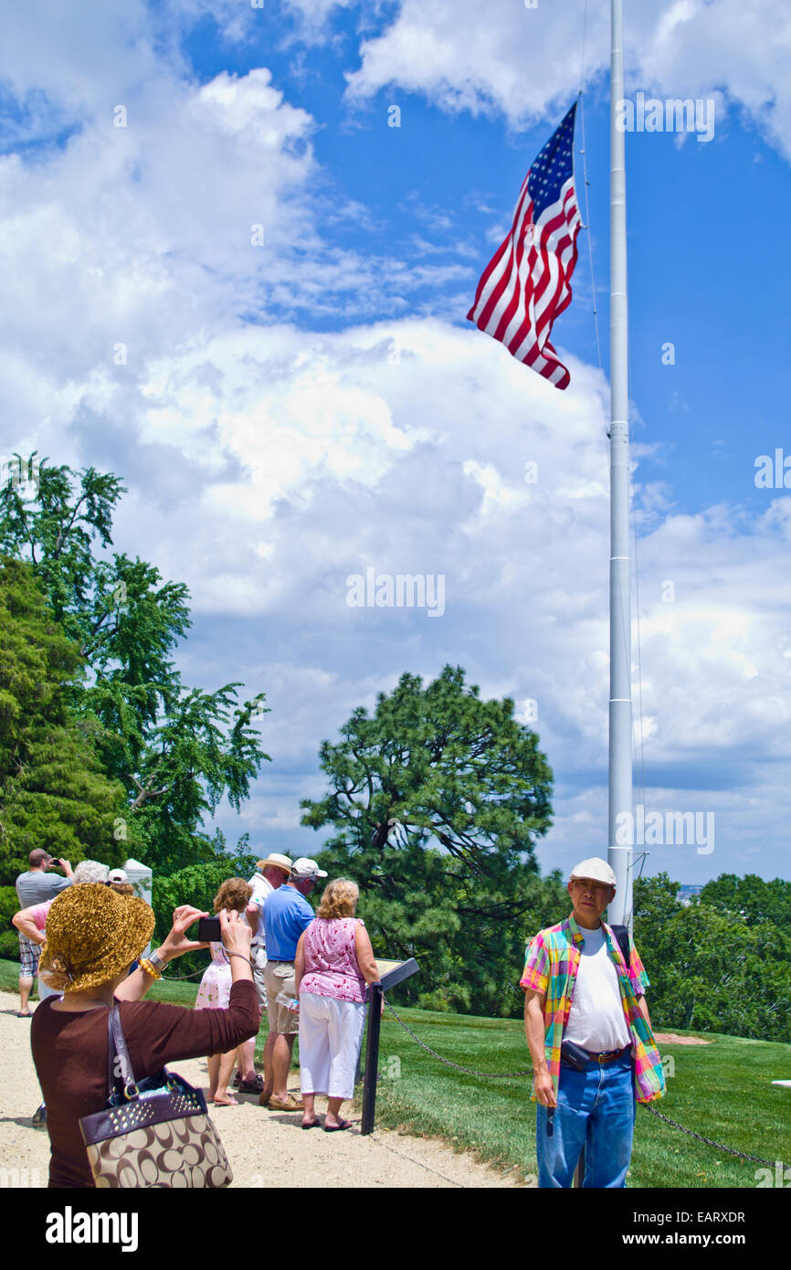 Flag at half mast hires stock photography and images Alamy