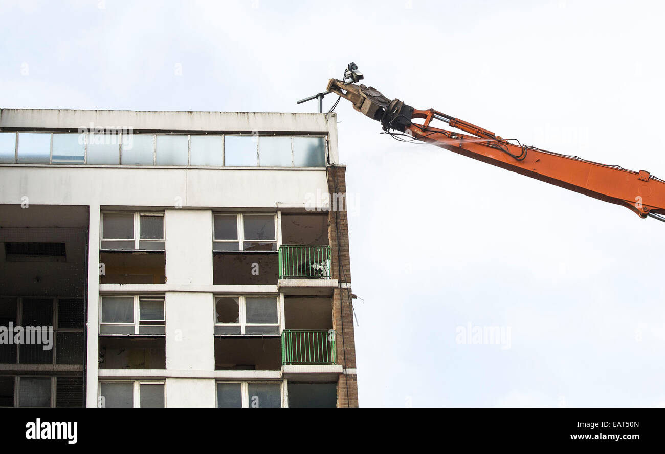 Demolition of last of famous East London tower blocks as used in Made In Dagenham film and Fish Tank. Stock Photo