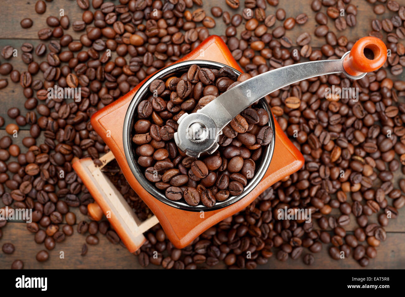 Coarse ground coffee bean in a coffee grinder Stock Photo - Alamy