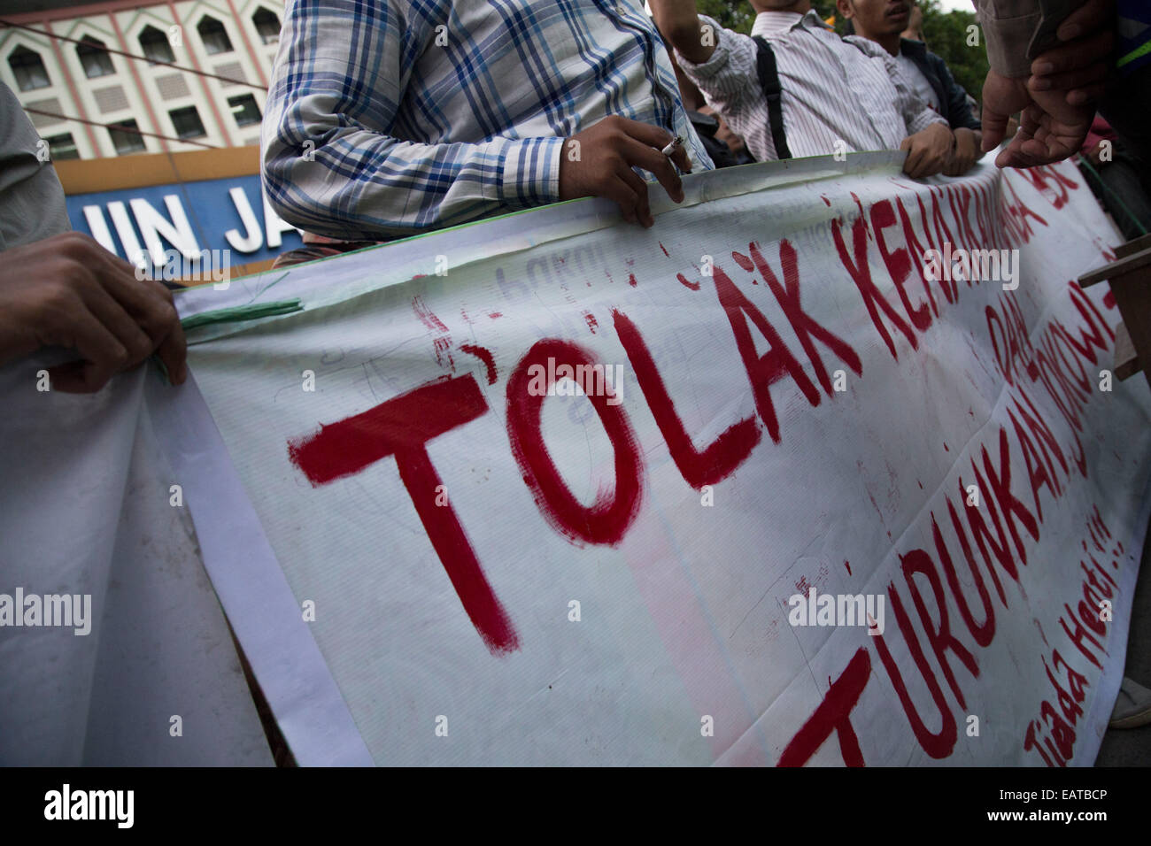 Jakarta, Indonesia. 20th Nov, 2014. Banner to refuse the hike of Oil Price. Dozens of Students from Jakarta named 'Student Movement' held a demonstration infront of National Islam University-Ciputat-Banten. They Demand government plan to rise the oil price. Credit:  Donal Husni/Alamy Live News Stock Photo