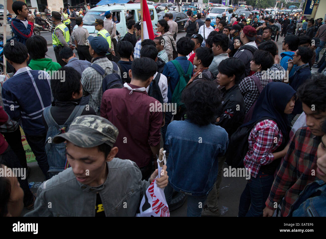 Jakarta, Indonesia. 20th Nov, 2014. Traffic jam at the demonstration place. Dozens of Students from Jakarta named 'Student Movement' held a demonstration infront of National Islam University-Ciputat-Banten. They Demand government plan to rise the oil price. Credit:  Donal Husni/Alamy Live News Stock Photo