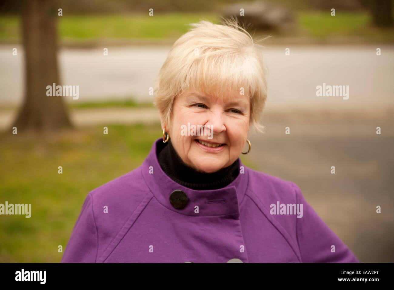 Senior woman short blonde hair hi-res stock photography and images - Alamy