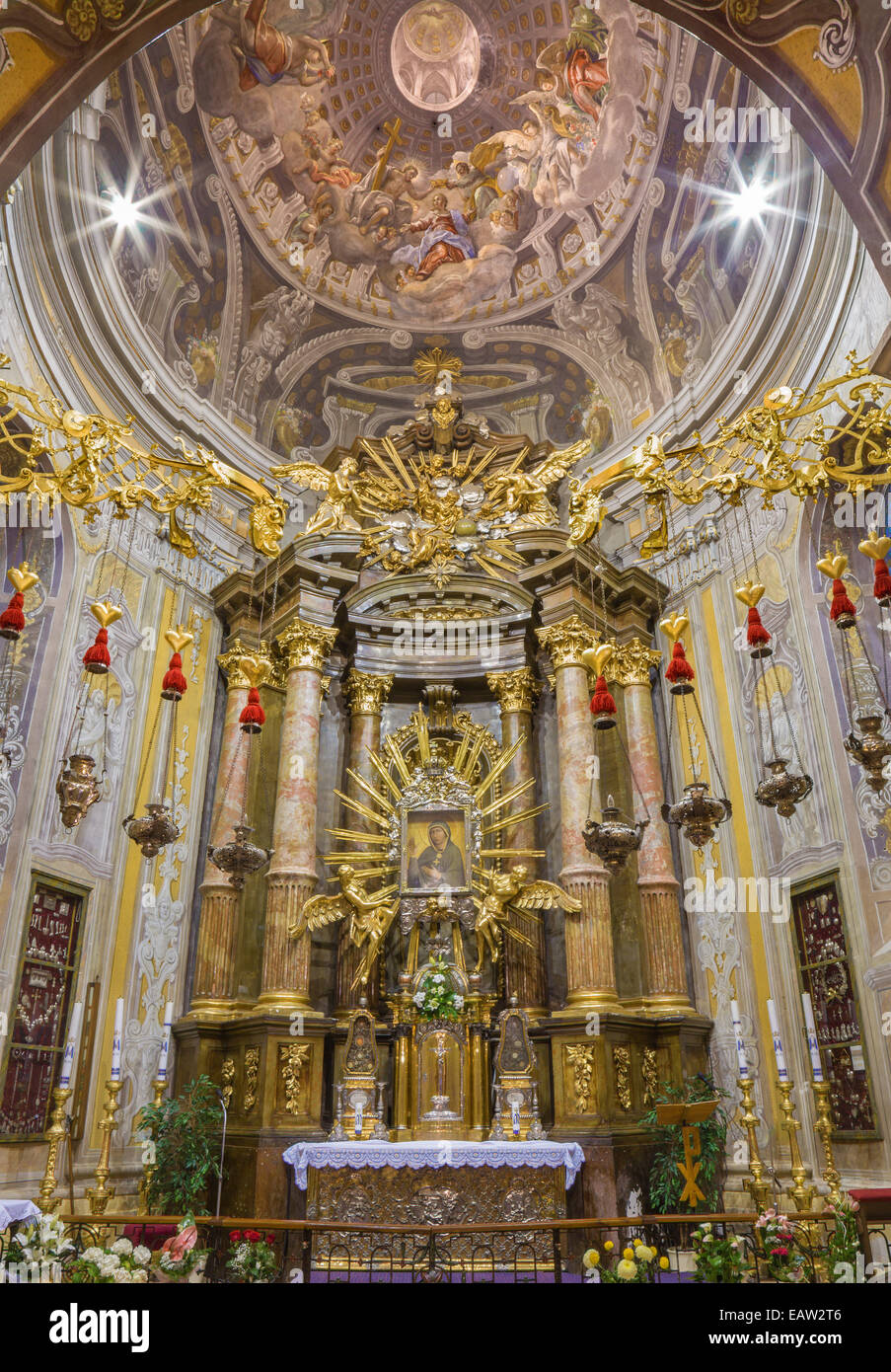 Altar of the coronation mary hi-res stock photography and images - Alamy