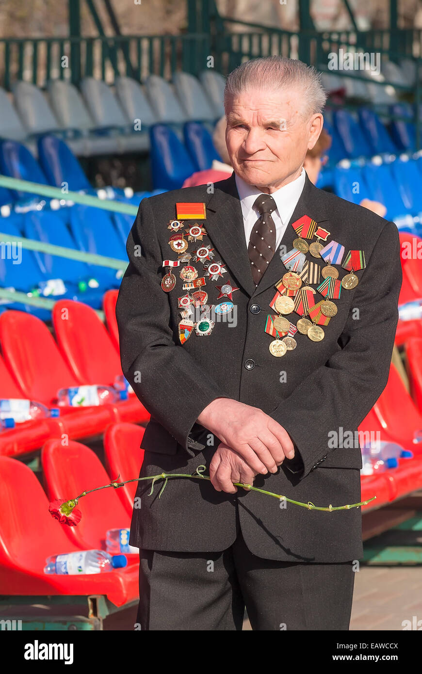 The veteran of World War II near tribunes Stock Photo - Alamy