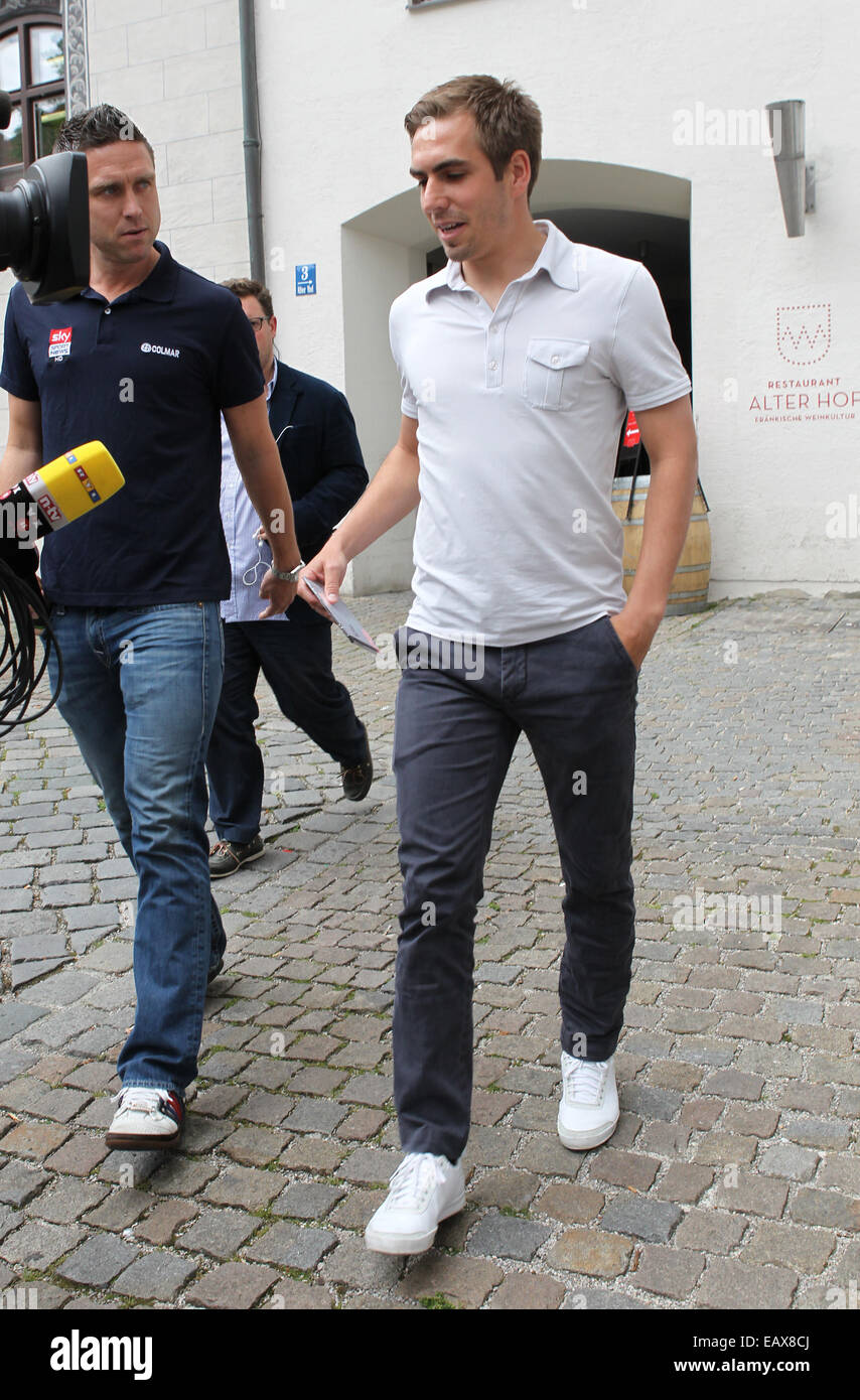 Bayern München player Philipp Lahm leaving Dr. Hans-Wilhelm Müller-Wohlfahrt's medical practice.  Featuring: Philipp Lahm Where: München, Germany When: 19 May 2014 Stock Photo