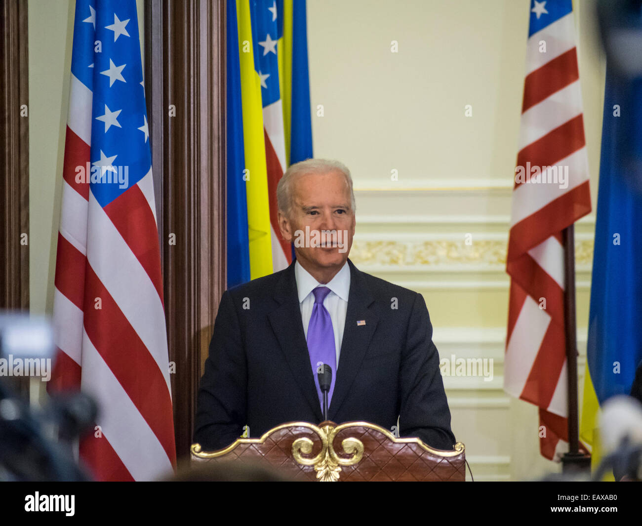 Kiev, Ukraine. 21st Nov, 2014. Vice President Joseph Biden -- If Russia's aggression, it will pay more! - says Joe Biden today November 21, 2014 in Kiev, Ukraine. Talk with Russia about the weakening of the sanctions will be possible only after its Minsk agreements - in particular, the withdrawal of troops and the release of prisoners. This was stated by Vice President Joseph Biden at the joint with the President of Ukraine Petro Poroshenko press statement. Credit:  Igor Golovnov/Alamy Live News Stock Photo