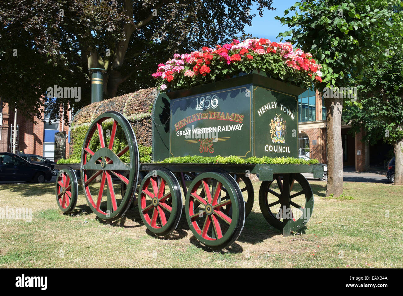 England, Henley-on-Thames: A train-shaped floral display commemorates the 150 year anniversary of the Great Western Railway Stock Photo