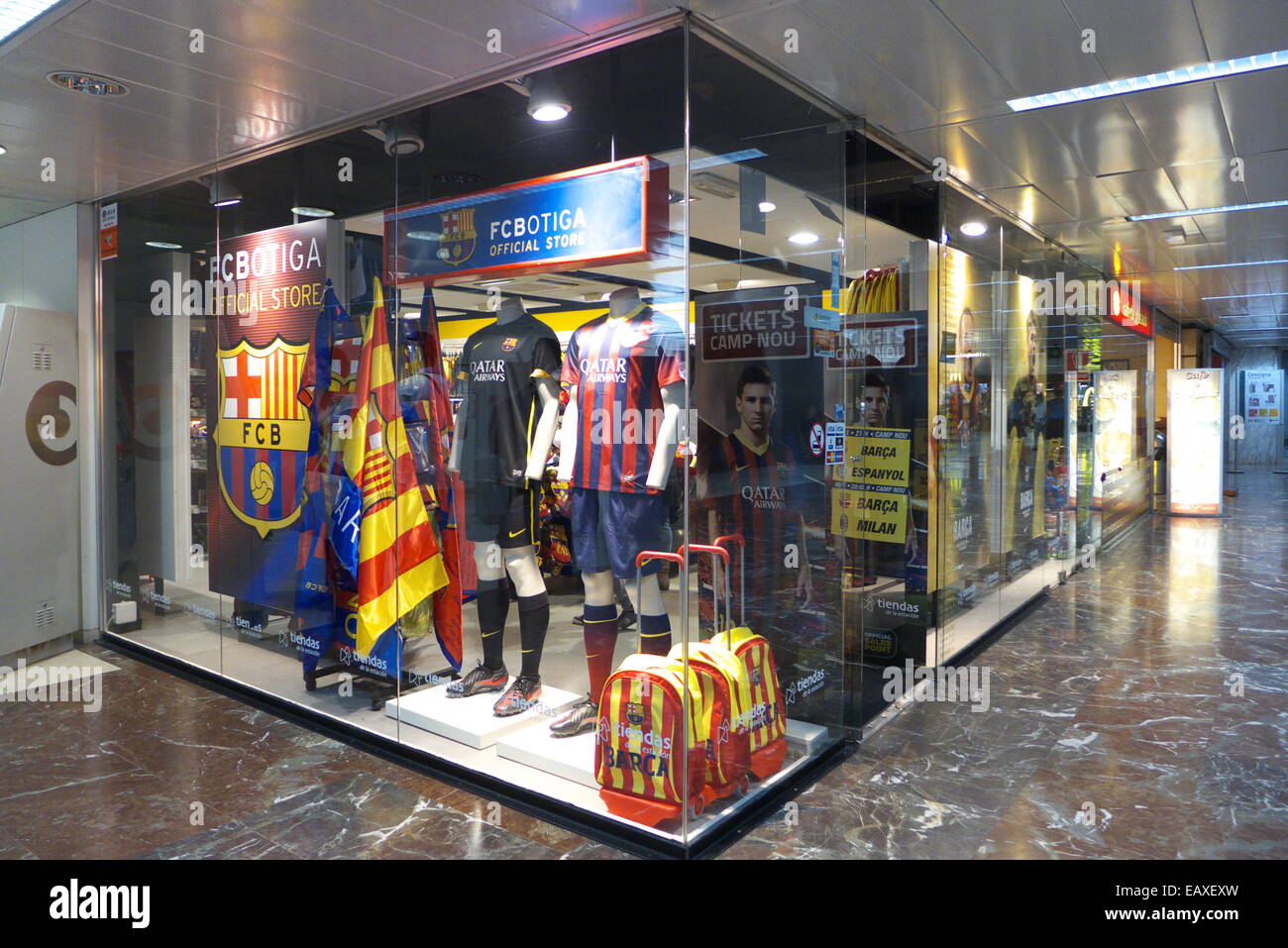 lijn Soms soms haai Spain Catalonia Barcelona FC Barcelona Fan club souvenirs shop Stock Photo  - Alamy
