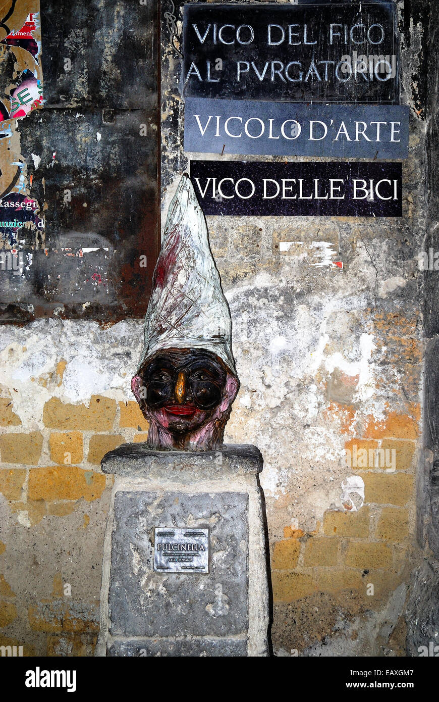 Vico del Fico al Purgatorio, Naples, Italy. The statue of Pulcinella, the  Neapolitan mask. Stock Photo
