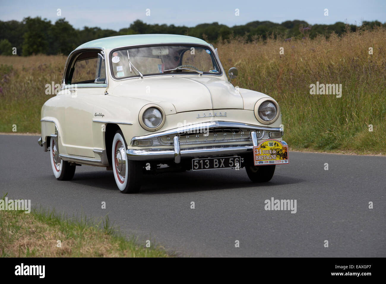 SIMCA ARONDE Van 1/43RD Taille FRUITE 2 porte commercial Panneau Type BXD Y0675J ^ ^ SIMCA ARONDE Van 1/43RD Taille FRUITE 2 porte commercial Panneau Type BXD Y0675J ^ ^