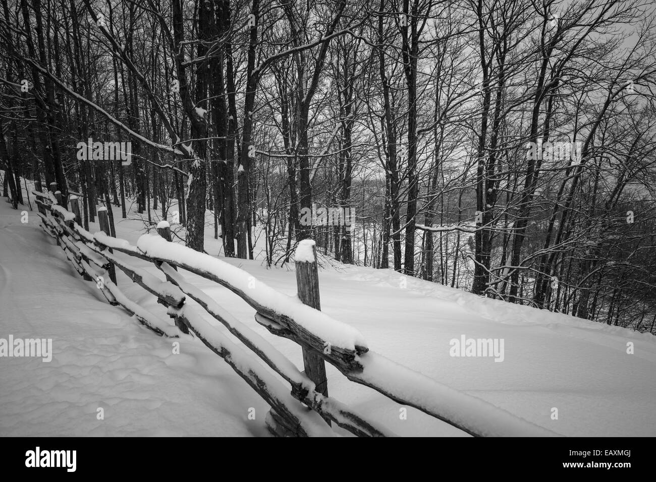 Winter landscape fence hi-res stock photography and images - Alamy
