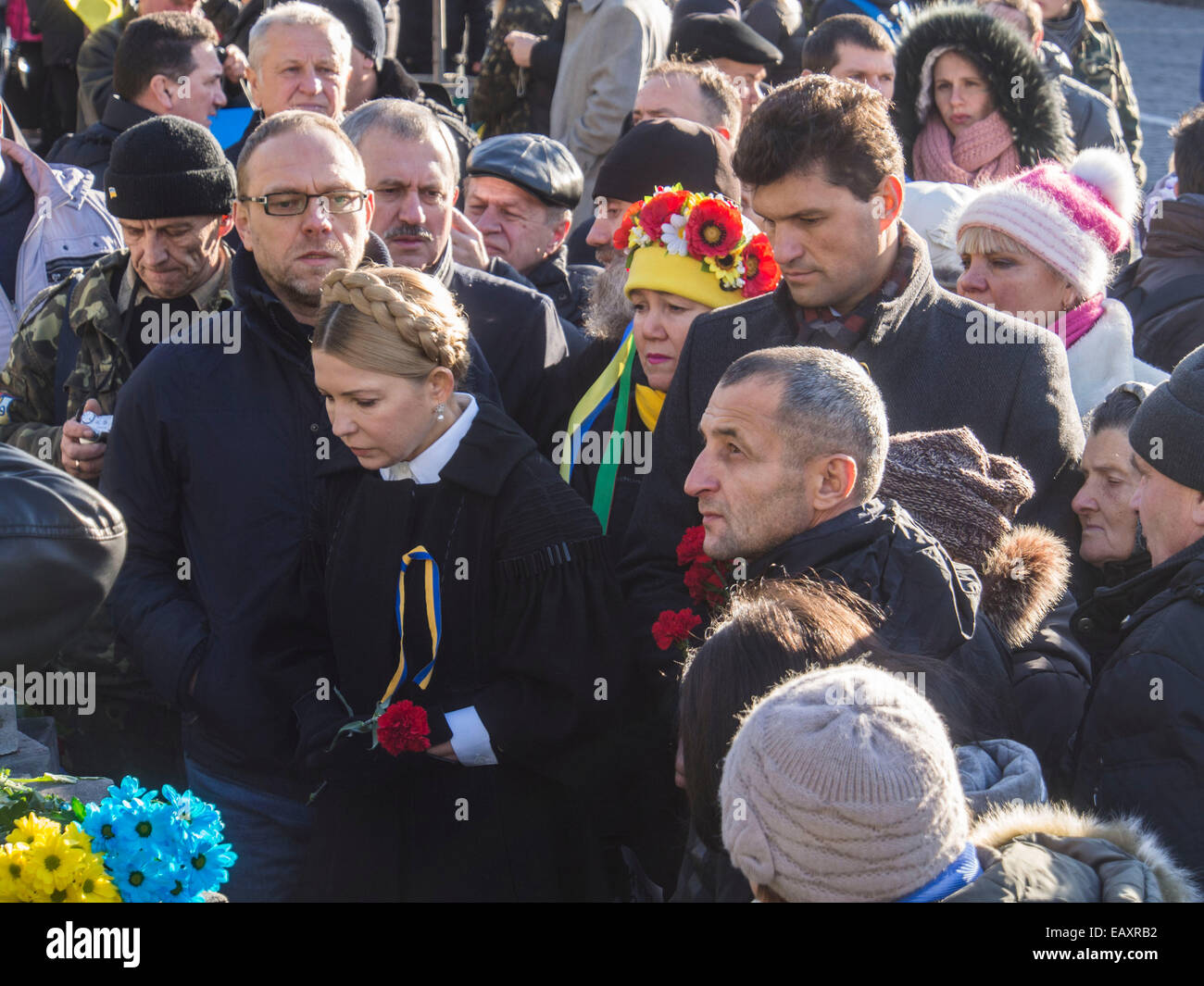 Kiev, Ukraine. 21st Nov, 2014. Yulia Tymoshenko lays flowers heroes Hundreds of Heaven -- Ukrainians celebrated the anniversary of Euromaidan, which was a wave of demonstrations and civil unrest in Ukraine, which began on 21 November 2013 with public protests in Independence Square in Kiev, demanding closer European integration. Credit:  Igor Golovnov/Alamy Live News Stock Photo