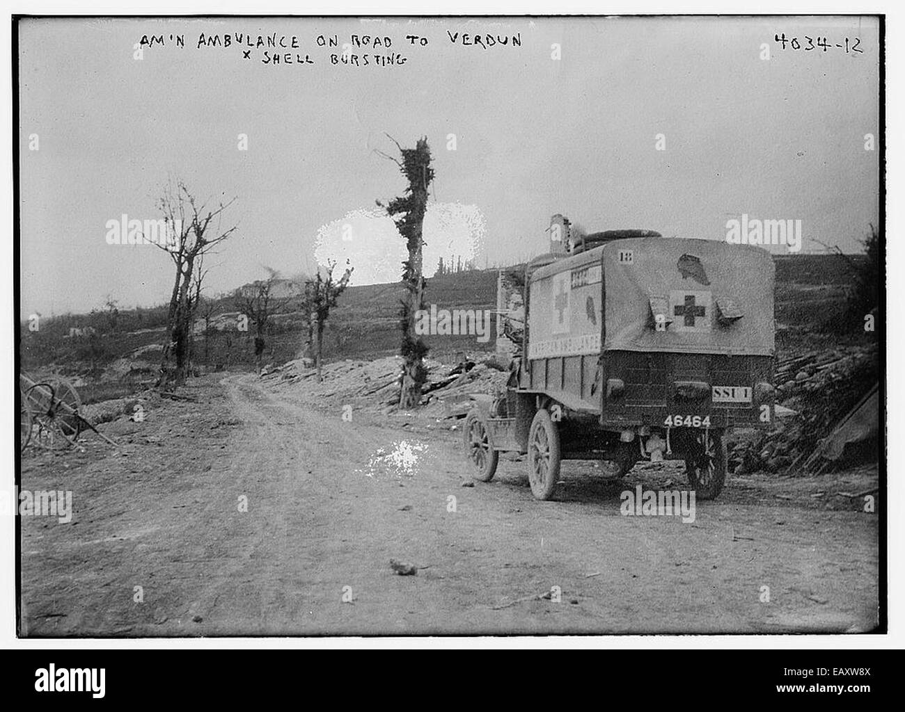 American Ambulance on rd to Verdun  152 Stock Photo