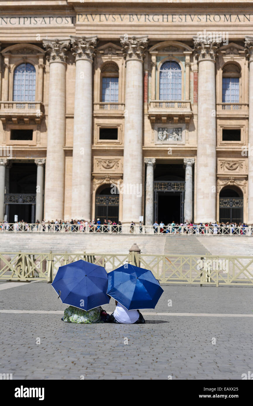 Two umbrellas facing hires stock photography and images Alamy