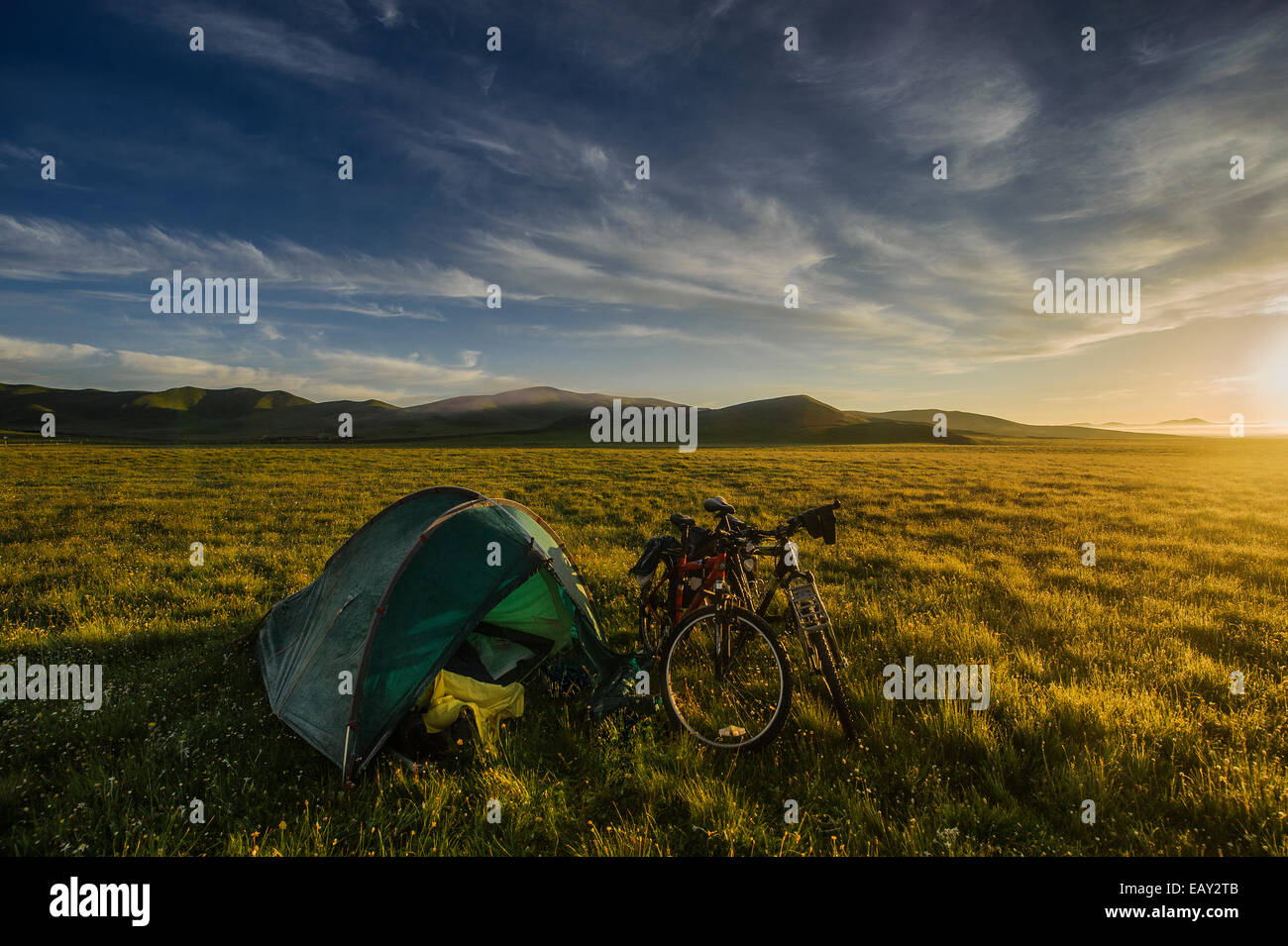 Camping on the grasslands of the Tibetan plateau, Sichuan province, China Stock Photo
