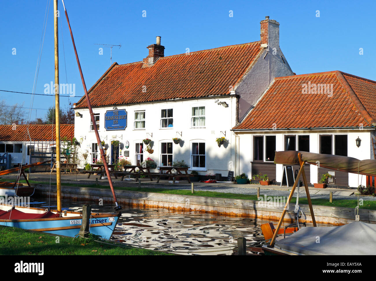 A view of the Pleasure Boat Inn on the Norfolk Broads at Hickling, Norfolk, England, United Kingdom. Stock Photo