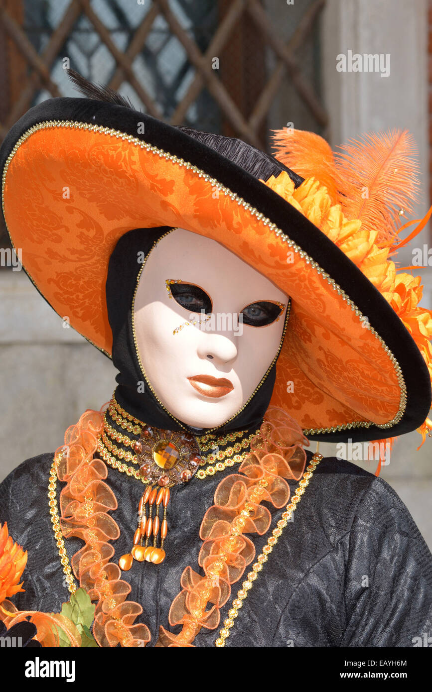 Woman in carnival mask and costume hi-res stock photography and images ...