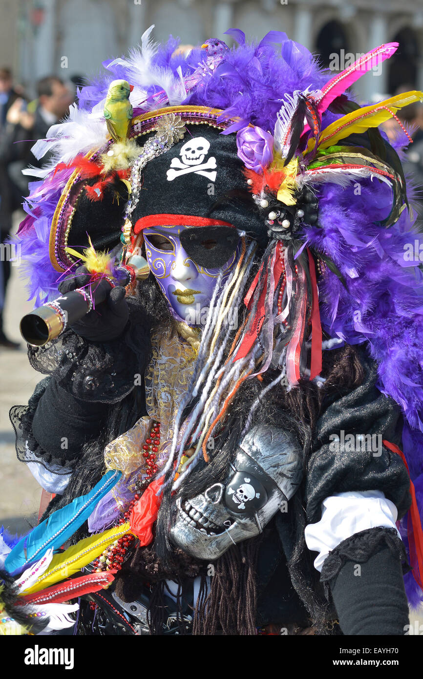 Venice carnival costume pirate mask hi-res stock photography and images ...