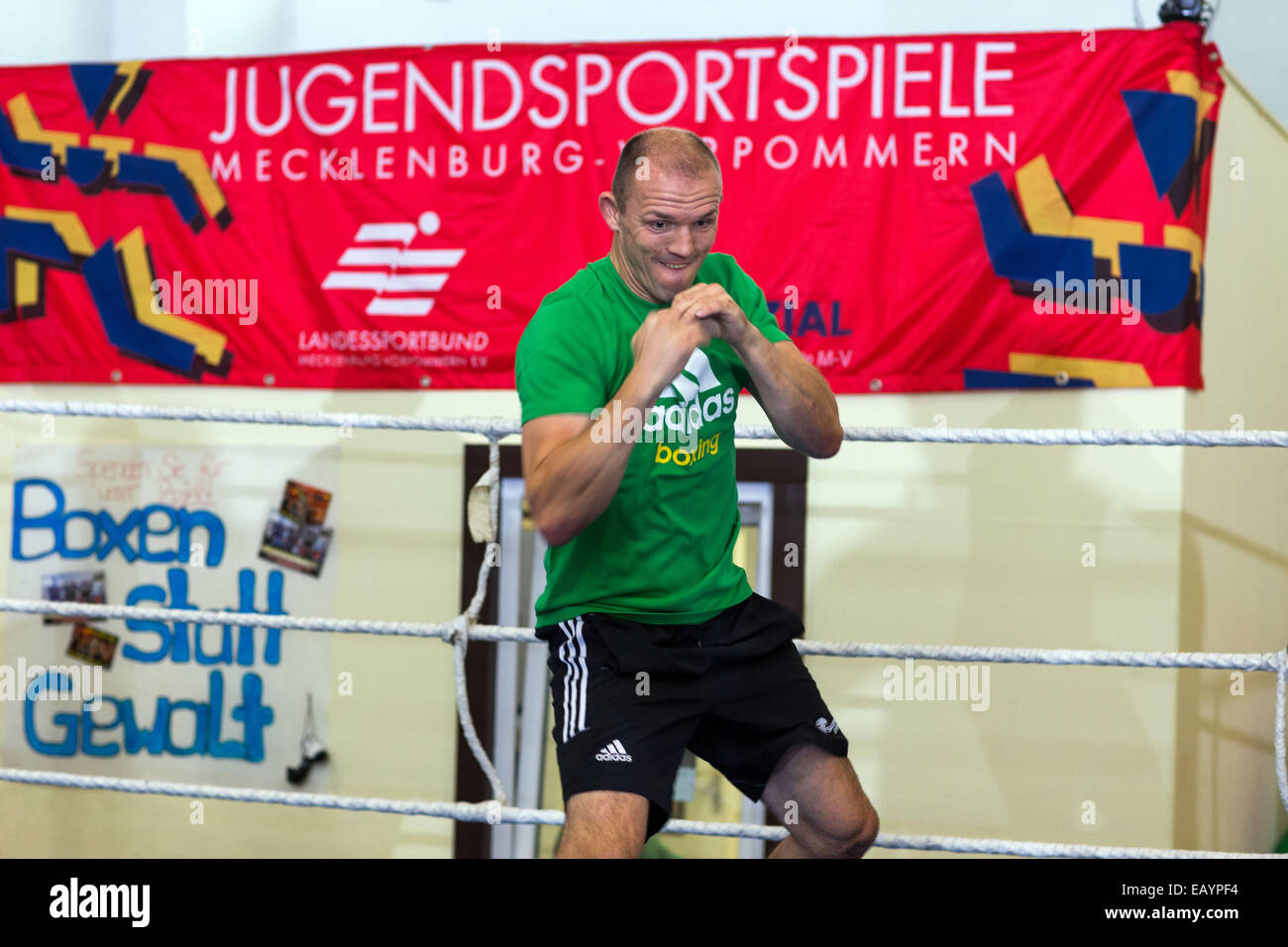 Schwerin, Germany. 20th Nov, 2014. World Boxing Association (WBA) world