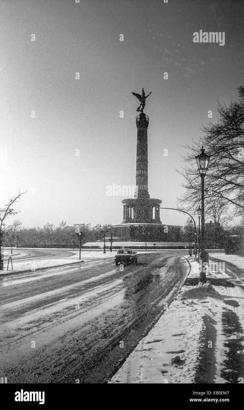 The siegessäule, victory column in West Berlin in 1981. Stock Photo