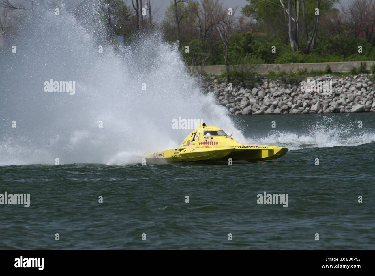 Water splash and Rooster Tail created by race boat Y1. 2014 APBA, American  Power Boat Association, Test and Tune day at Eastwood Stock Photo - Alamy
