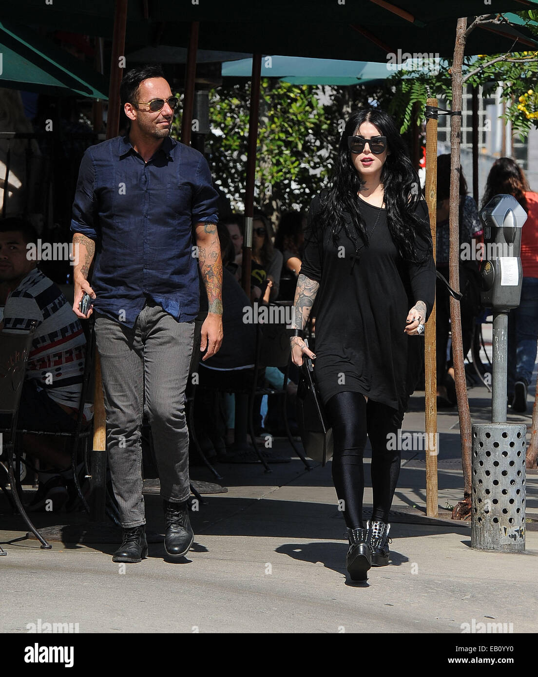 Kat Von D has lunch with a mystery man at Urth Cafe Featuring: Kat Von D  Where: Los Angeles, California, United States When: 21 May 2014 Stock Photo  - Alamy