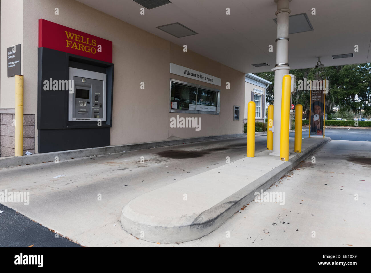Wells Fargo Drive Thru Bank located in Central Florida USA Stock Photo