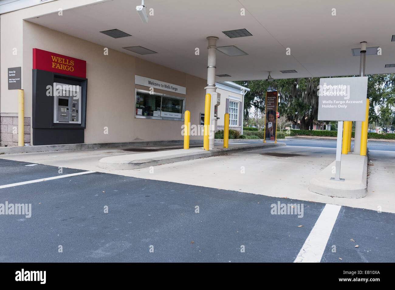 Wells Fargo Drive Thru Bank located in Central Florida USA Stock Photo