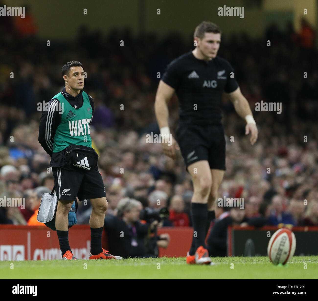 Cardiff, UK. 22nd Nov, 2014. Water boy for the day Dan Carter watches Colin Slade of New Zealand line up a conversion kick - Autumn Test Series - Wales vs New Zealand - Millennium Stadium - Cardiff - Wales - 22nd November 2014 - Picture Simon Bellis/Sportimage. © csm/Alamy Live News Stock Photo