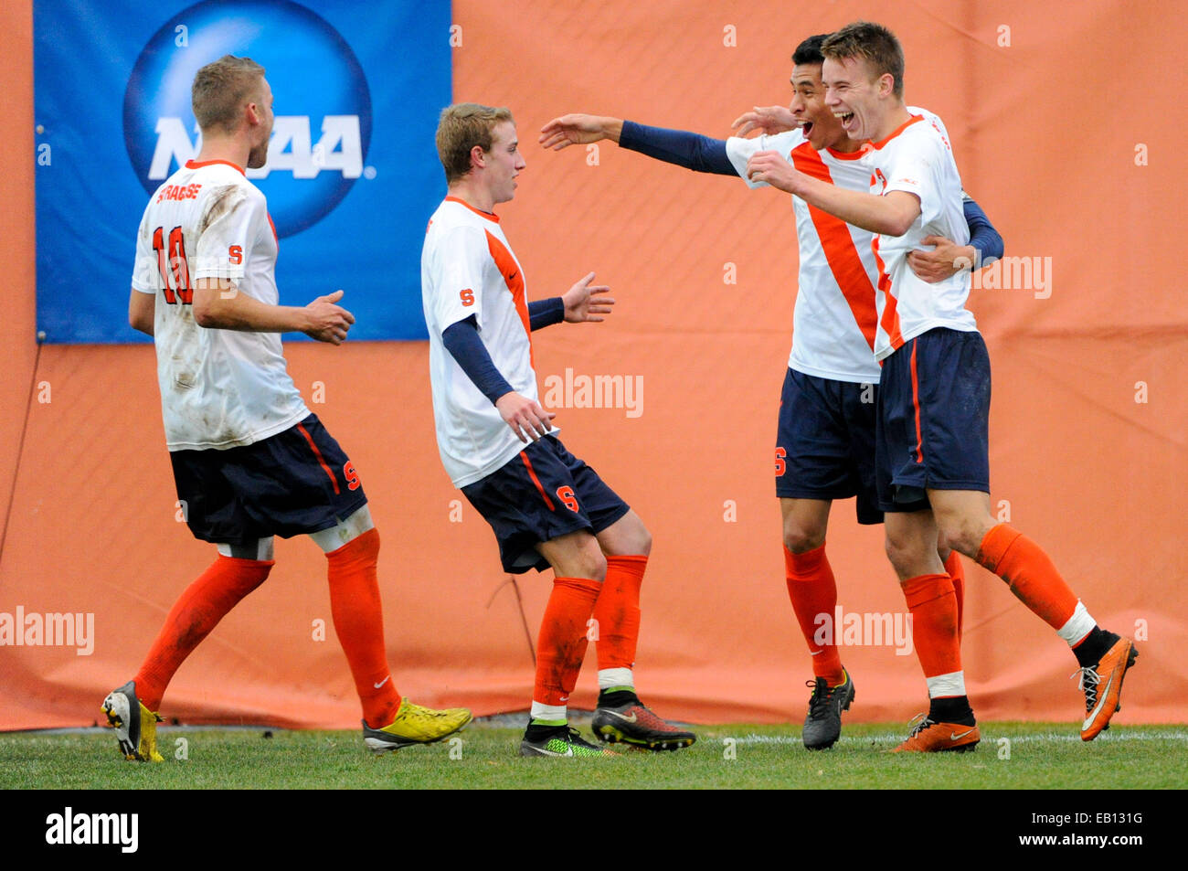 Syracuse, New York, USA. 23rd Nov, 2014. Syracuse Orange midfield