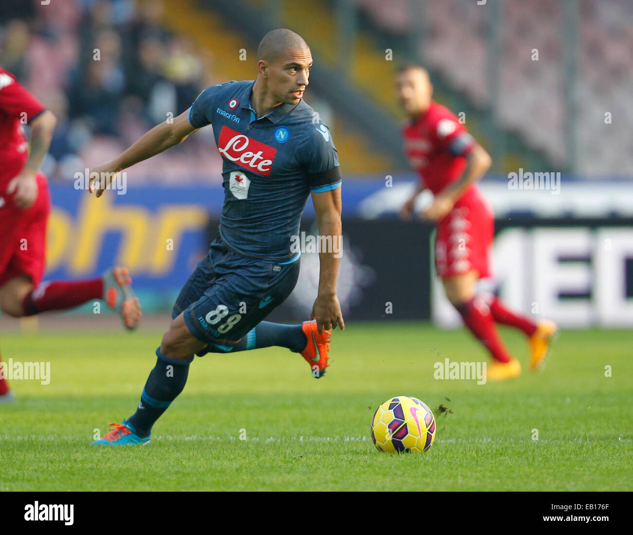 Gokhan Inler in action during the Italian Serie A soccer match between SSC Napoli and Cagliari at San Paolo stadium in Naples. © Ciro De Luca/Pacific Press/Alamy Live News Stock Photo