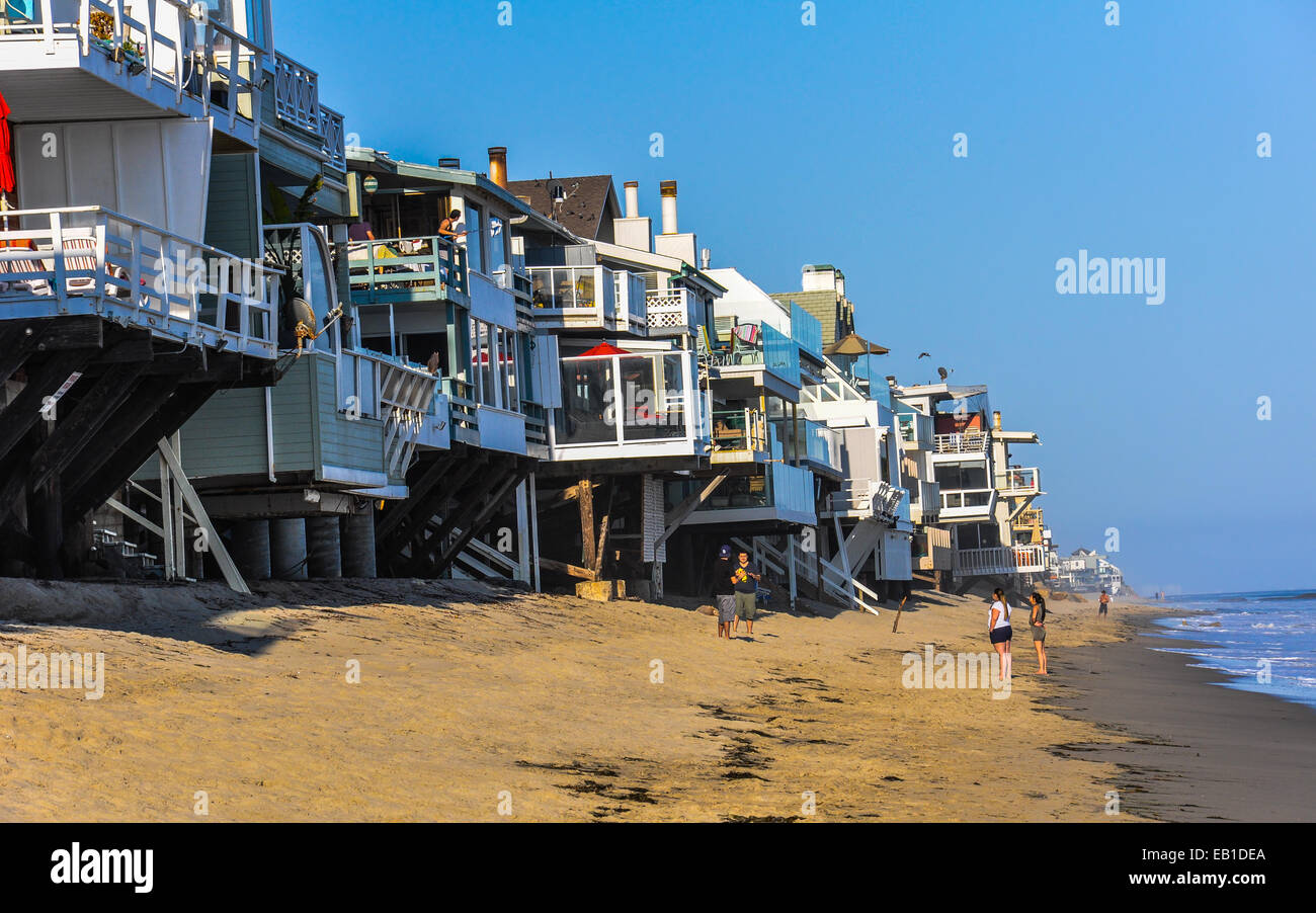 Luxury villas on the rocky coast of Malibu beach Stock Photo