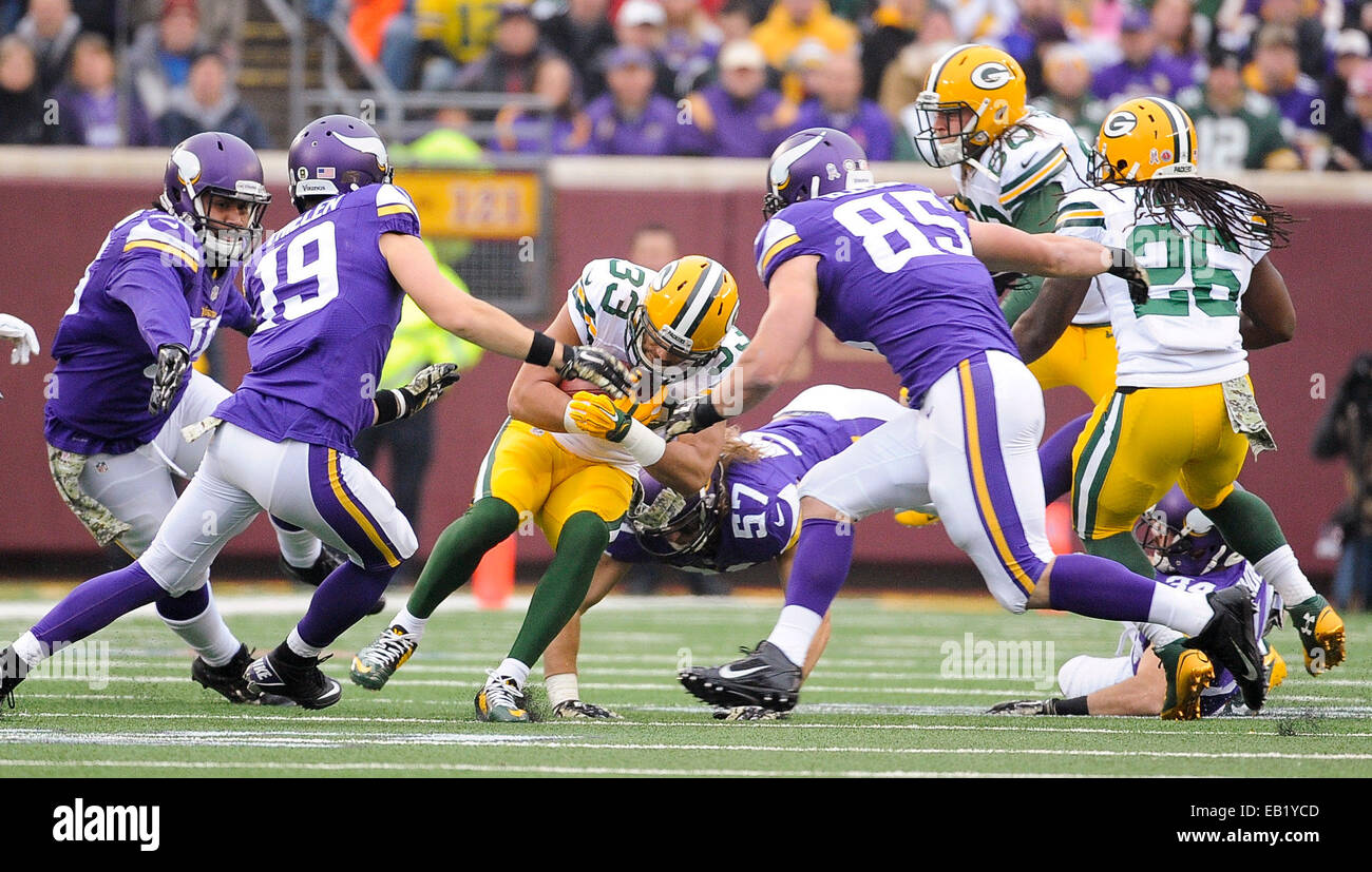 Green Bay, Wisconsin, USA. 02nd Jan, 2022. Minnesota Vikings running back Kene  Nwangwu #26 receives the kickoff during NFL football game between the Minnesota  Vikings and the Green Bay Packers at Lambeau