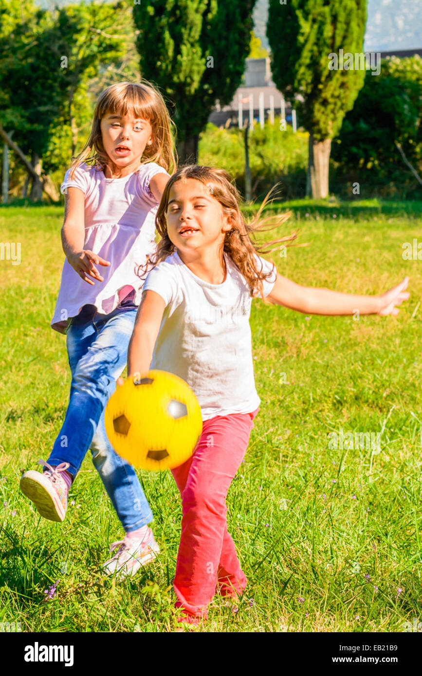 Happy girls outdoors hi-res stock photography and images - Alamy