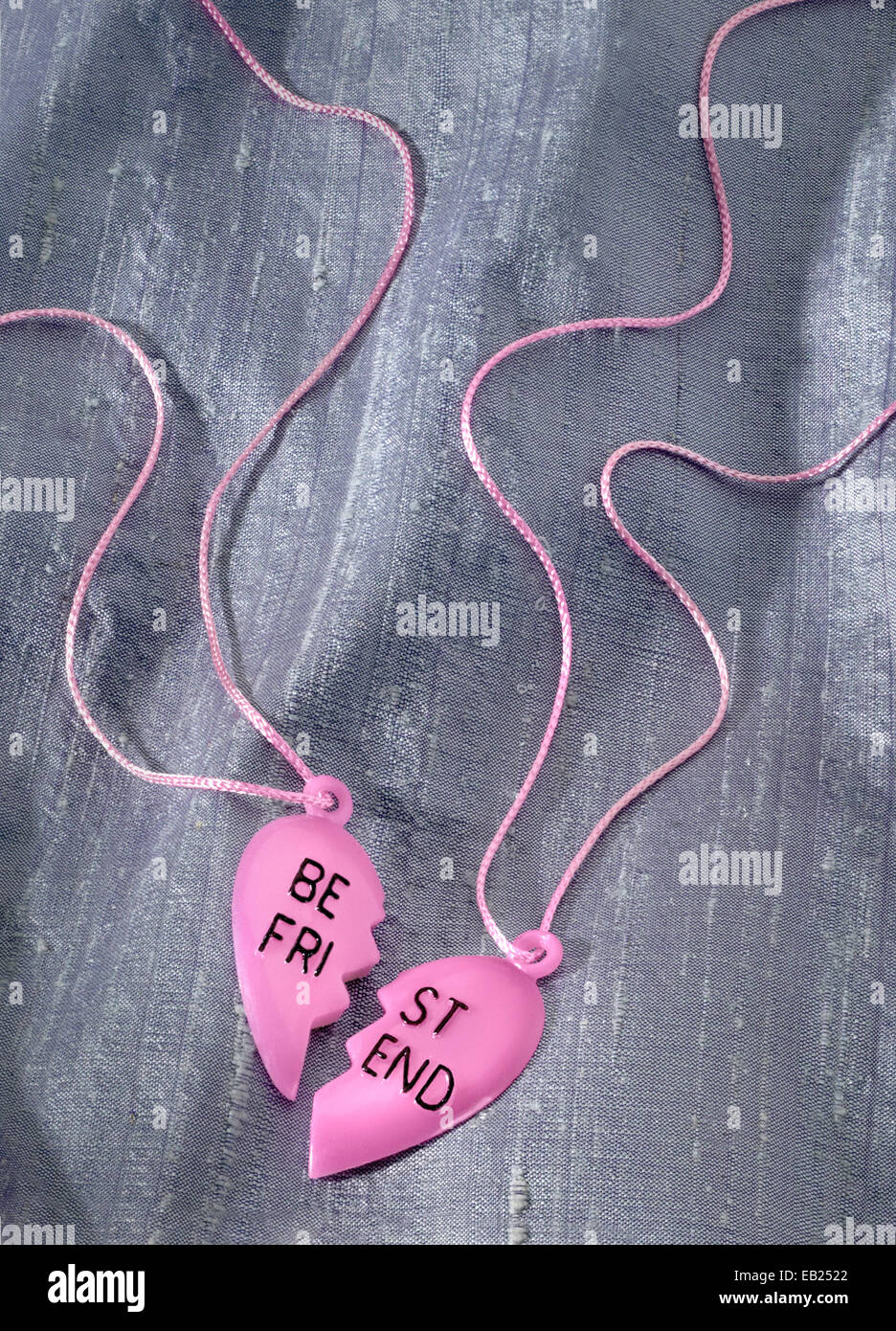 Silver Magnetic Broken Heart Necklace Locket - Heavy Metal Magnetic Heart  Pendant Necklace Gift For Friends Couples