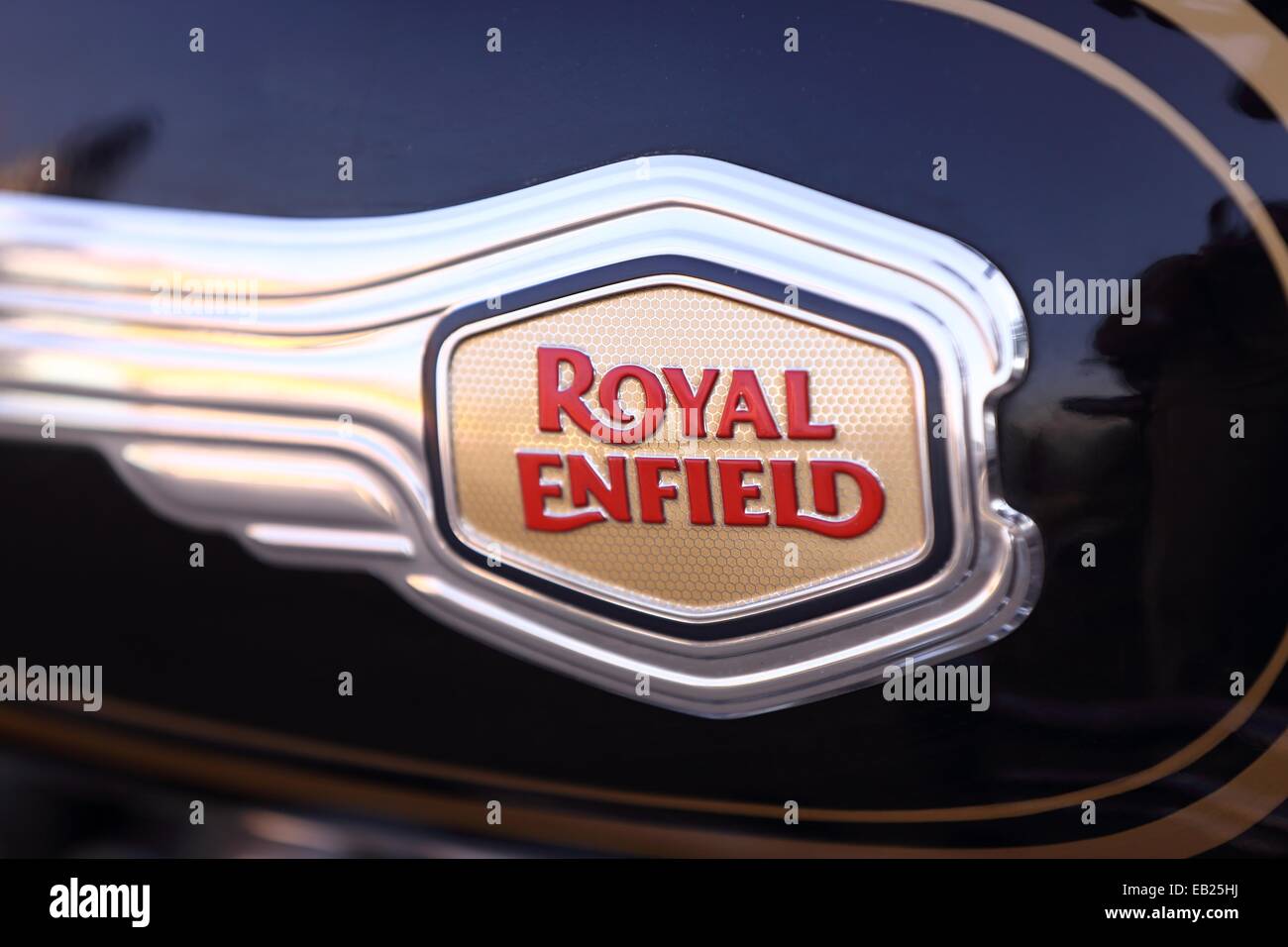Royal Enfield Moto Rouge Logo Métal Broche Badge Avec 25mm Logo 