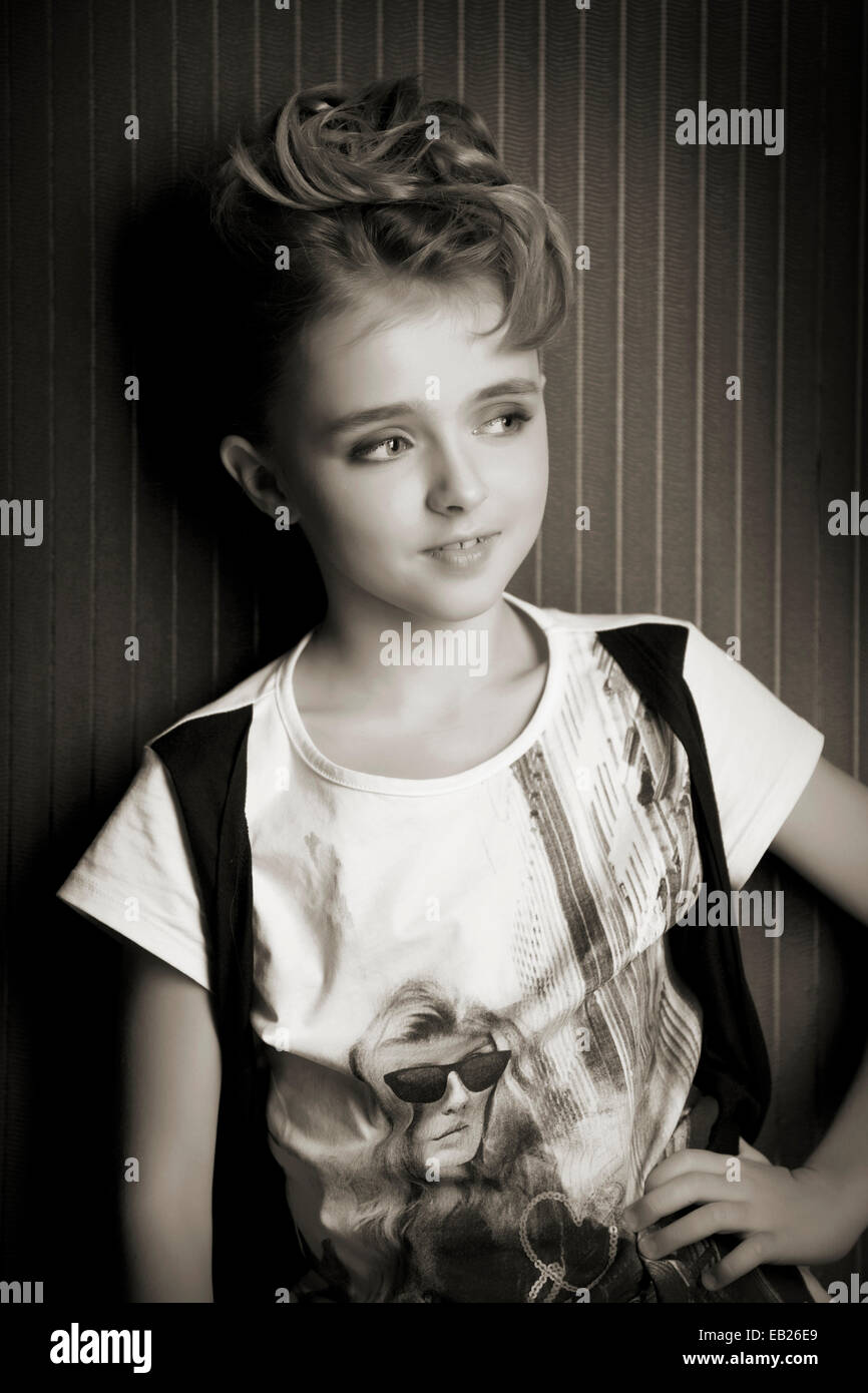 Portrait of beautiful teen girl Stock Photo - Alamy