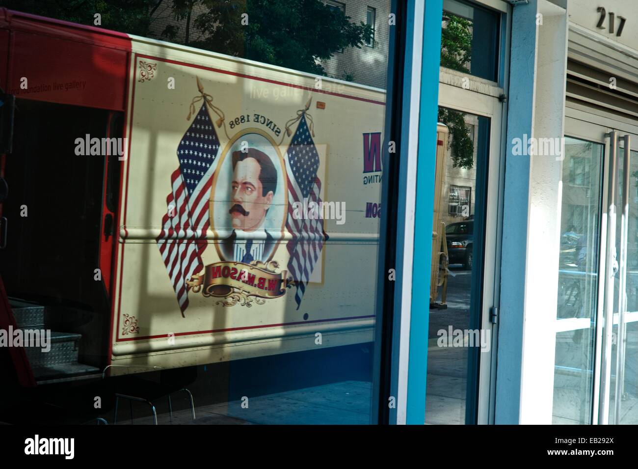 Reflection store window hires stock photography and images Alamy