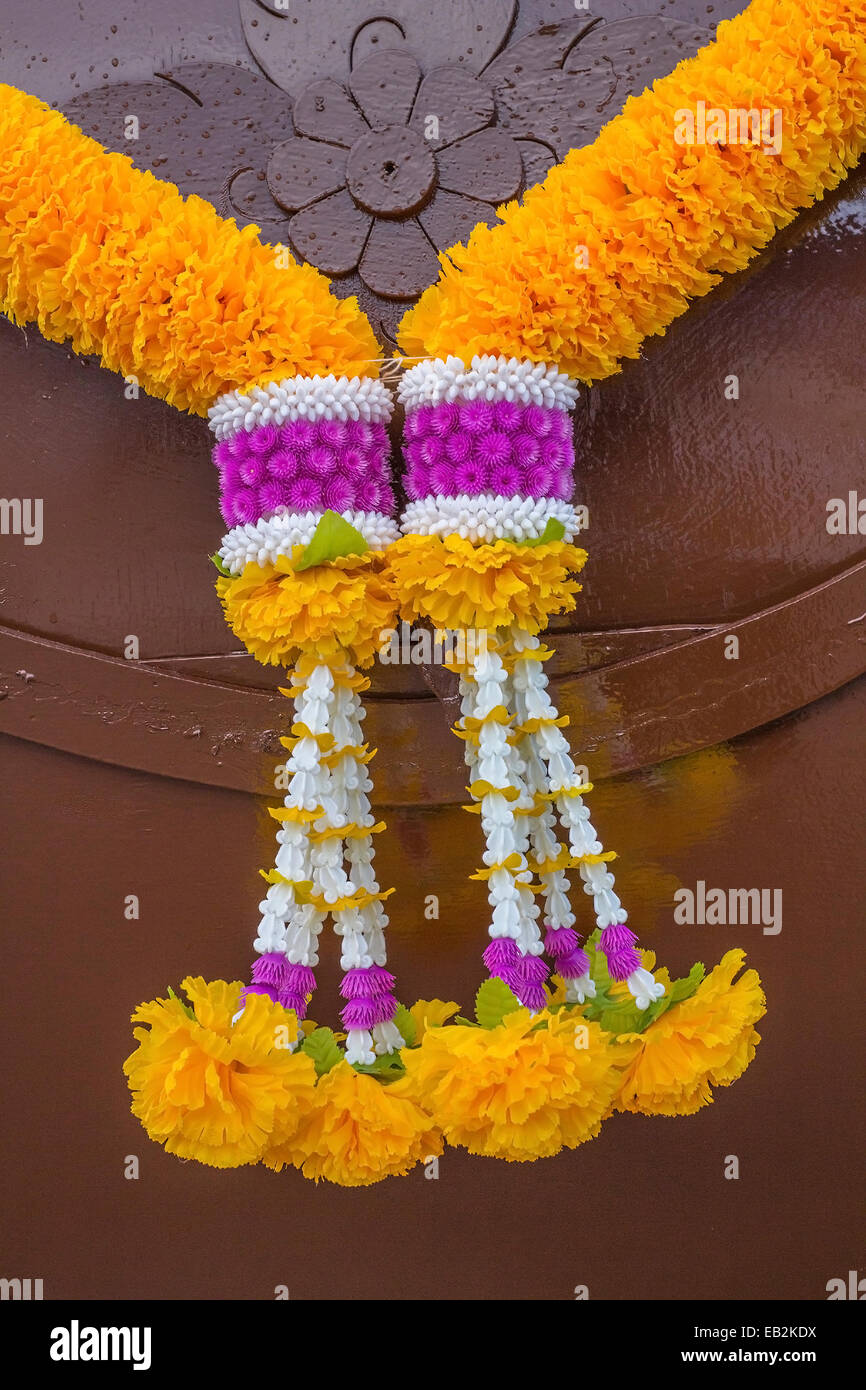 Marigold garland hires stock photography and images Alamy