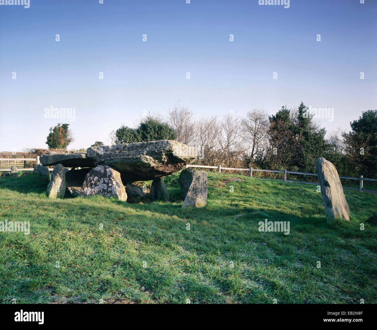 Neolithic Tomb Structures Arthur's Stone, a Neolithic chambered tomb structure in Herefordshire ...