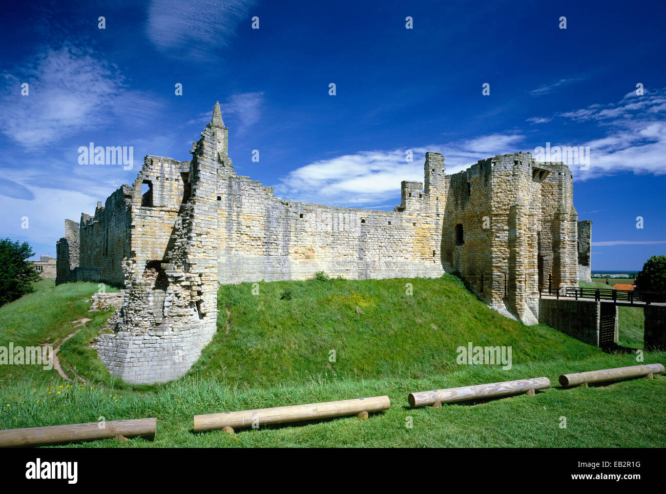 Medieval earthwork castle hi-res stock photography and images - Alamy