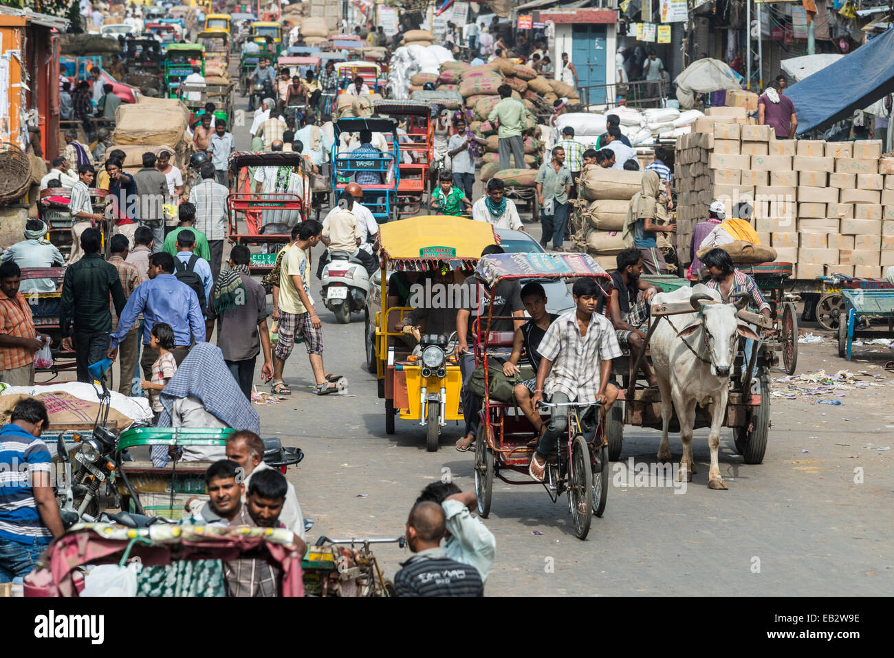 Rickshaws and people on crowded Khari Baoli Road, Old Delhi, New Delhi, Delhi, India Stock Photo