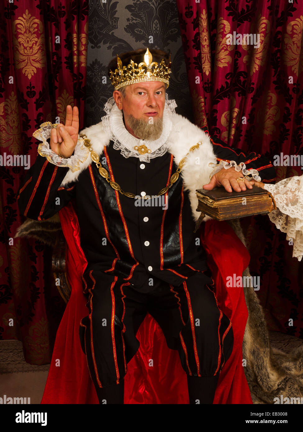 Royal king swearing a solemn oath at his inauguration Stock Photo Alamy