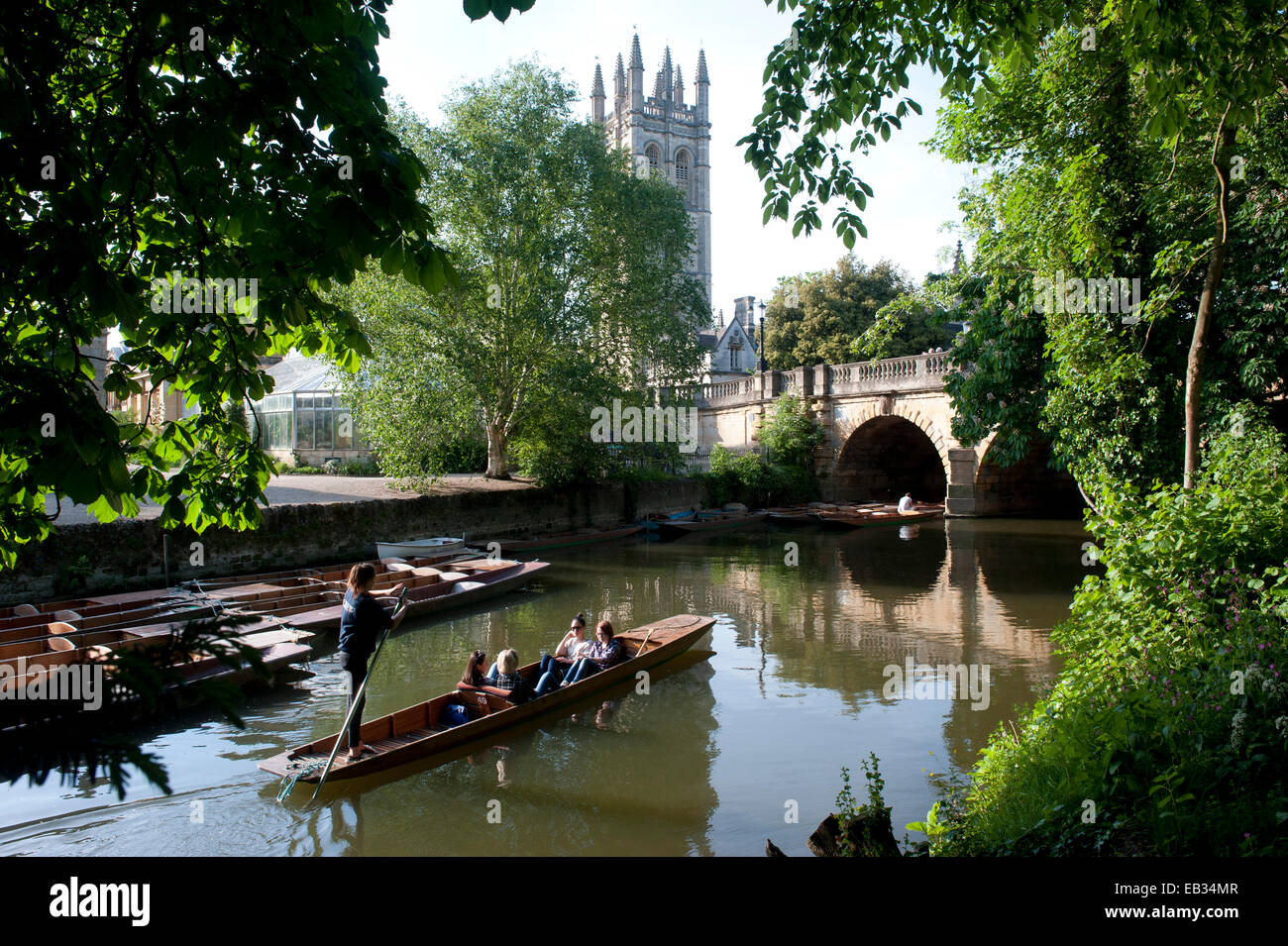 Oxford and punting under Magdalen Bridge Stock Photo