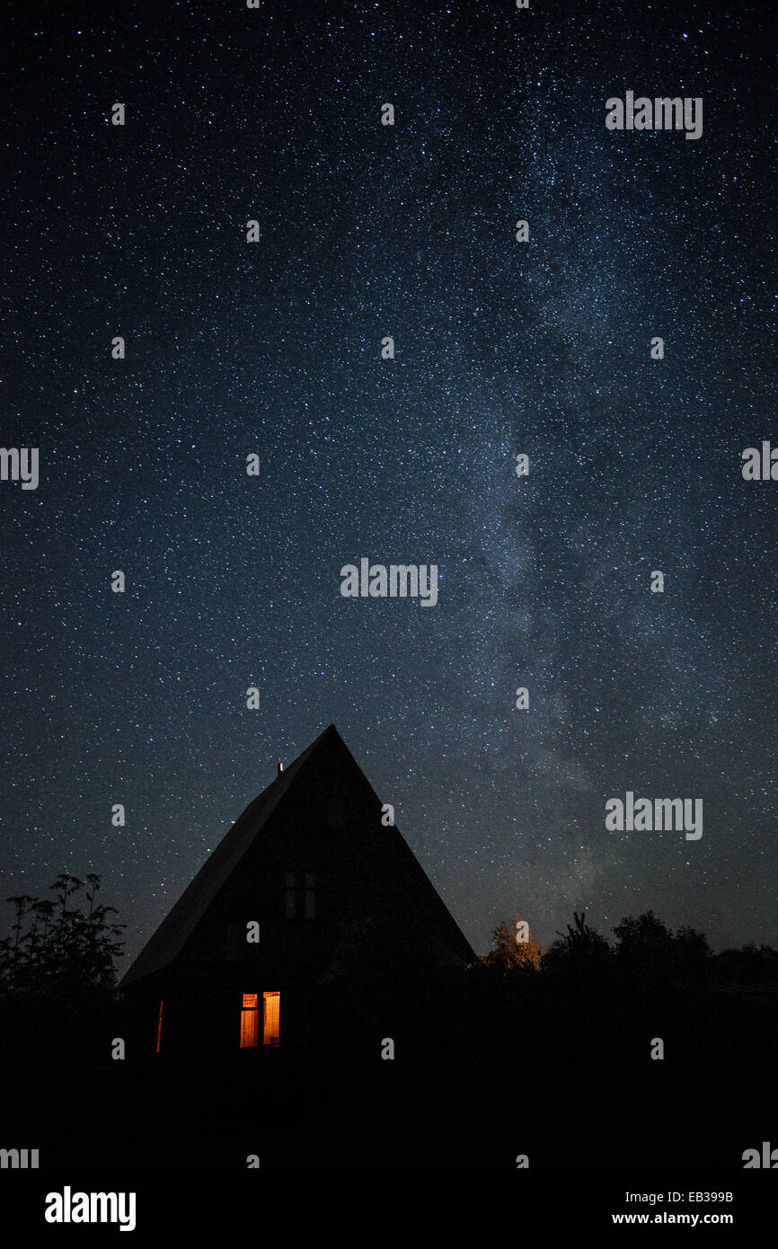 House silhouette night sky hi-res stock photography and images - Alamy