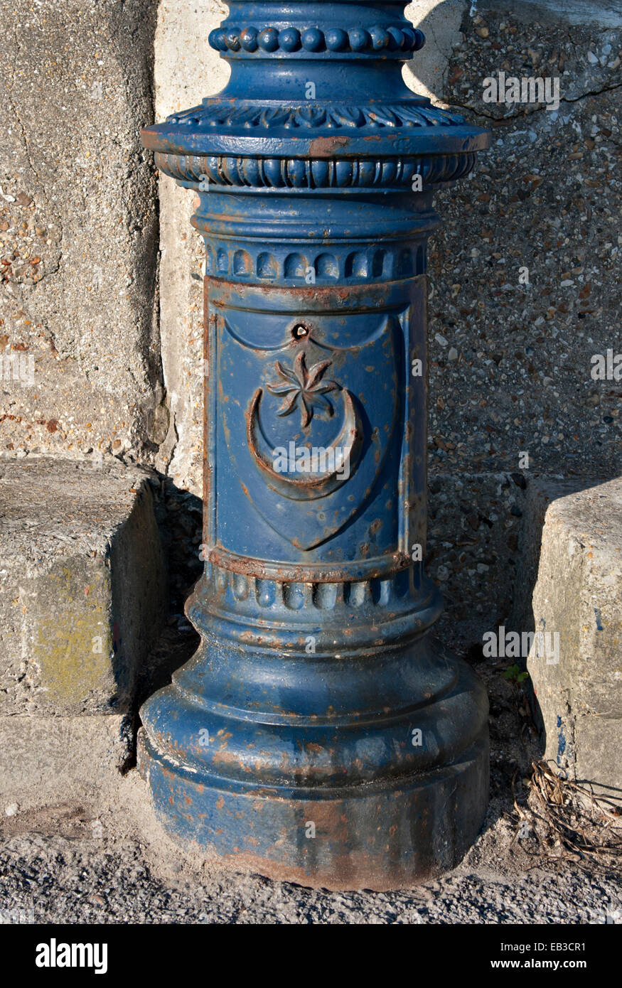 Lamp post base hi-res stock photography and images - Alamy